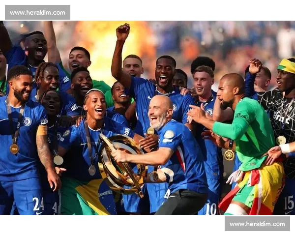 荒诞！世俱杯中断两小时，球员骑单车热身引球迷质疑：世界杯要变健身房？